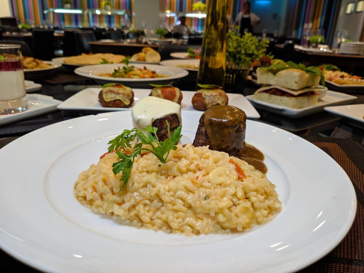 Delmond Hotel كويابا المظهر الخارجي الصورة